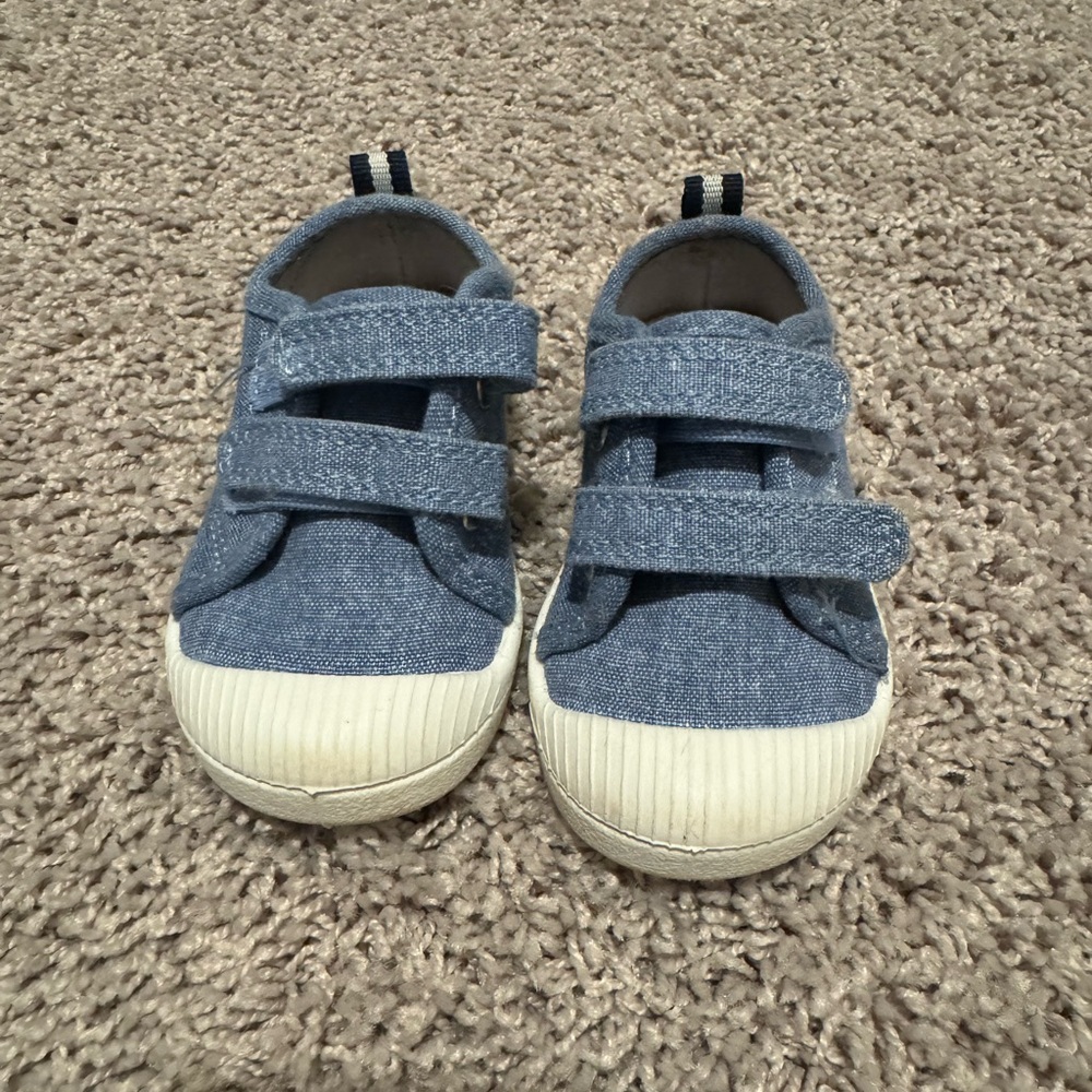 Size 4 cat and jack sneakers